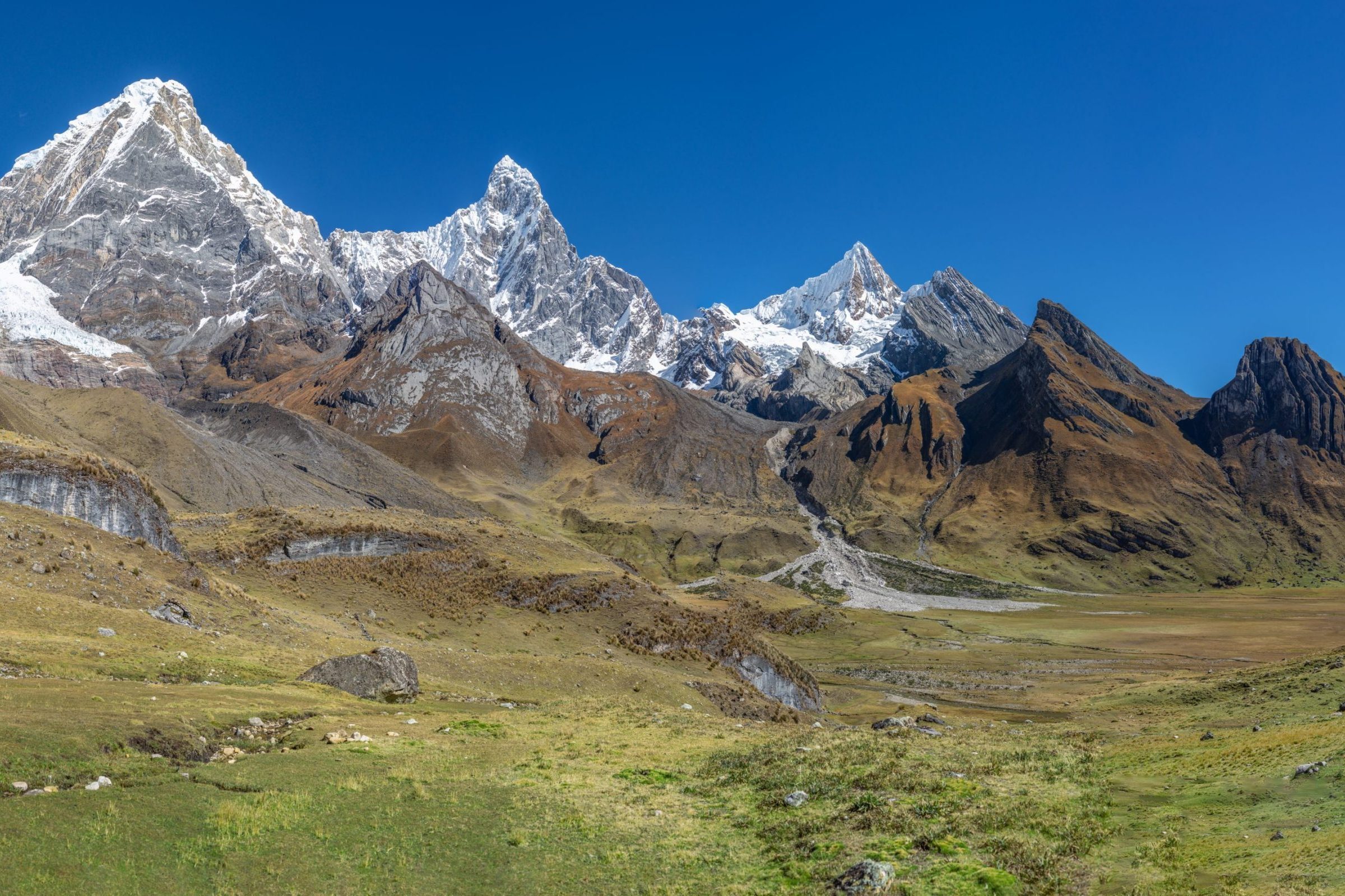 beautiful-landscape-shot-of-the-breathtaking-mountain-range-of-the-cordillera-huayhuash-in-peru-2880x1800